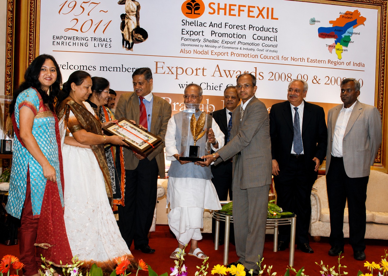 Jyotindra receiving SHEFEXIL export award on stage