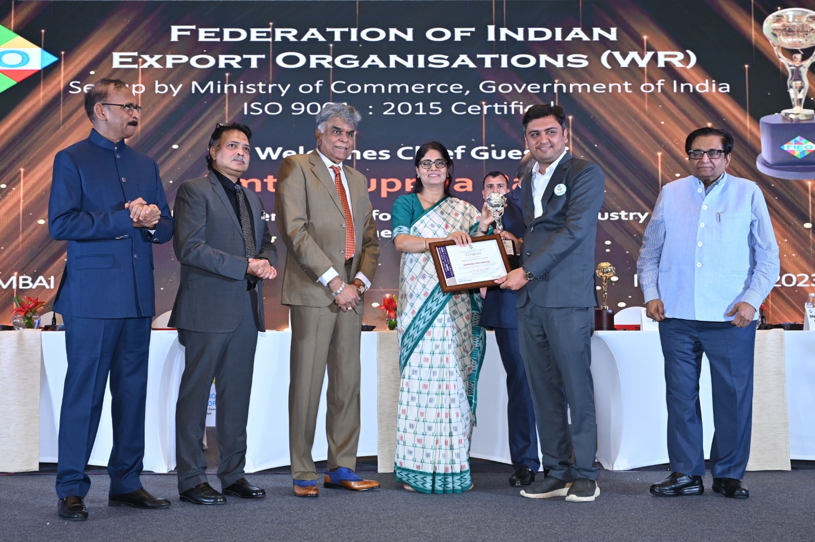 Jyotindra receiving Federation of Indian Export Organisations award